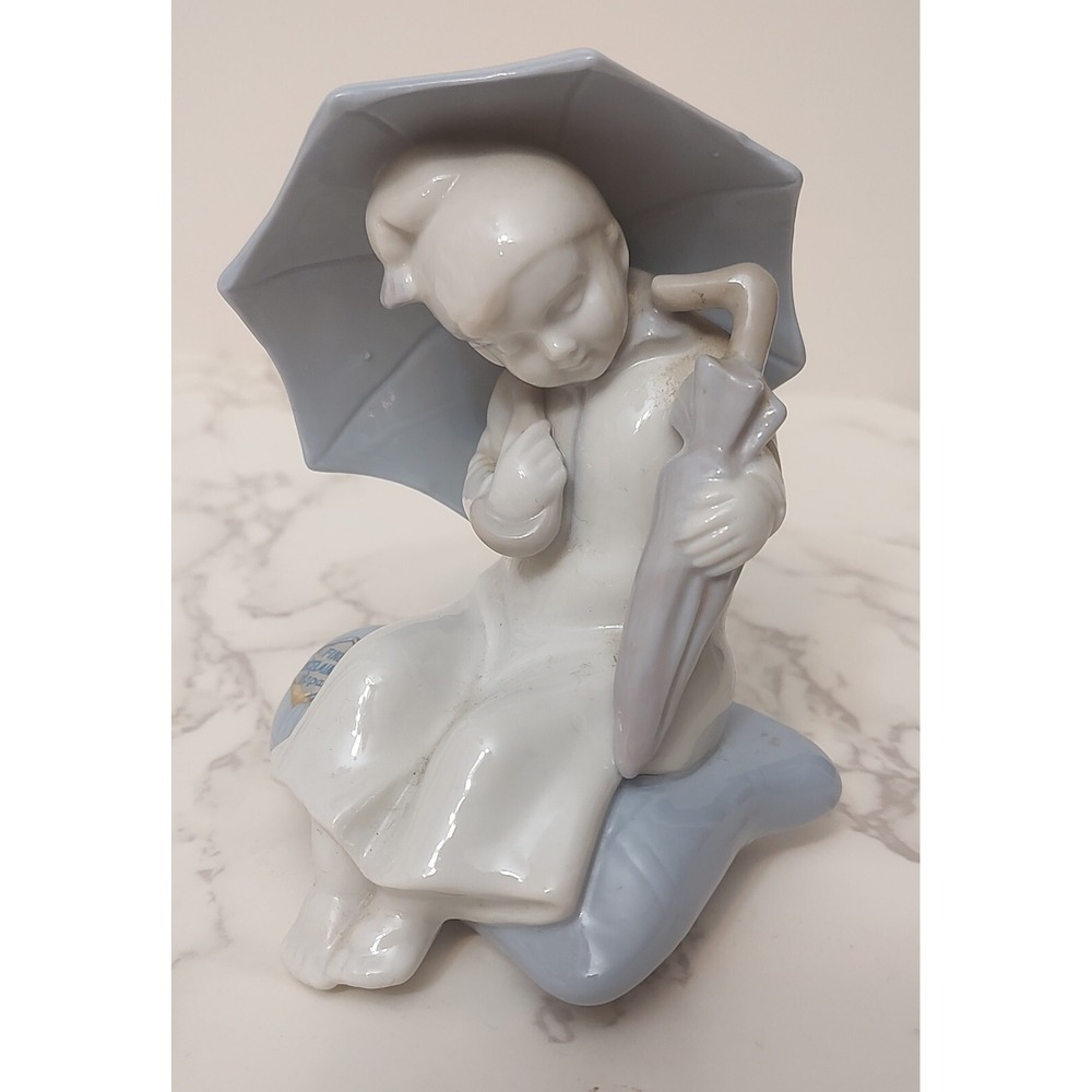 Vintage Blue And White Porcelain Figurine Sleeping Boy With Umbrellas S11